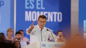 El líder del PP Alberto Núñez Feijóo, interviene durante un mitin electoral de cara al 23J, en el Palacio de Congresos de Zaragoza, Aragón. EP