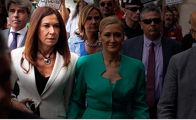 Marisa González junto a Cristina Cifuentes