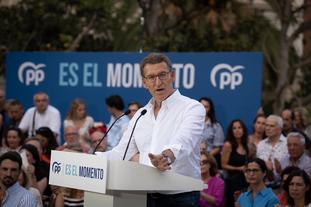 El candidato del PP para la Presidencia del Gobierno, Alberto Núñez Feijóo, durante un mitin para las elecciones del 23J en Turó Park, a 17 de julio de 2023, en Barcelona. David Zorrakino / Europa Press.