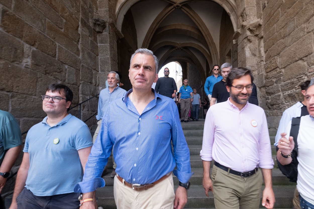 El vicepresidente de Vox, Javier Ortega Smith, en un recorrido por la Calle del Franco, a 19 de julio de 2023, en A Coruña. EP.