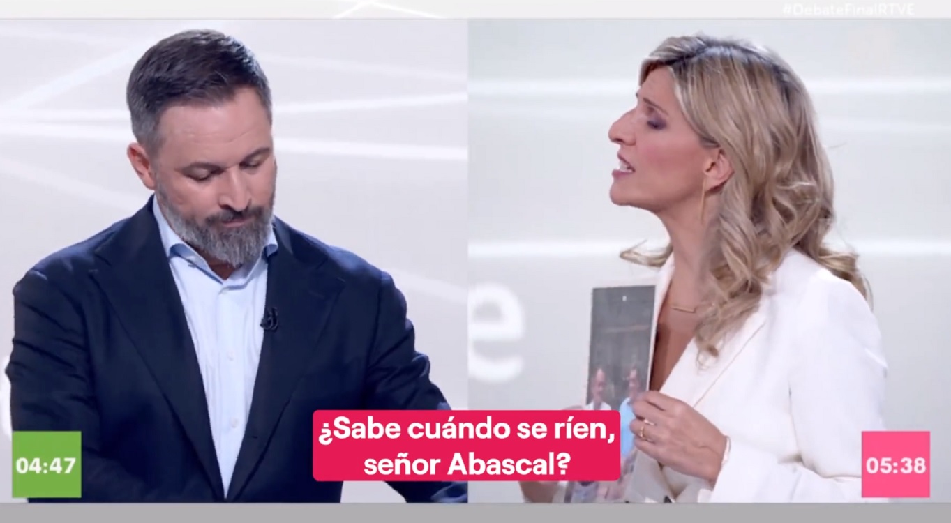 Yolanda Díaz y Santiago Abascal durante el debate a tres de RTVE. Twitter.