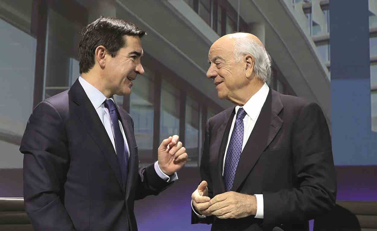 Carlos Torres, presidente de BBVA, junto al expresidente, Francisco González. EP