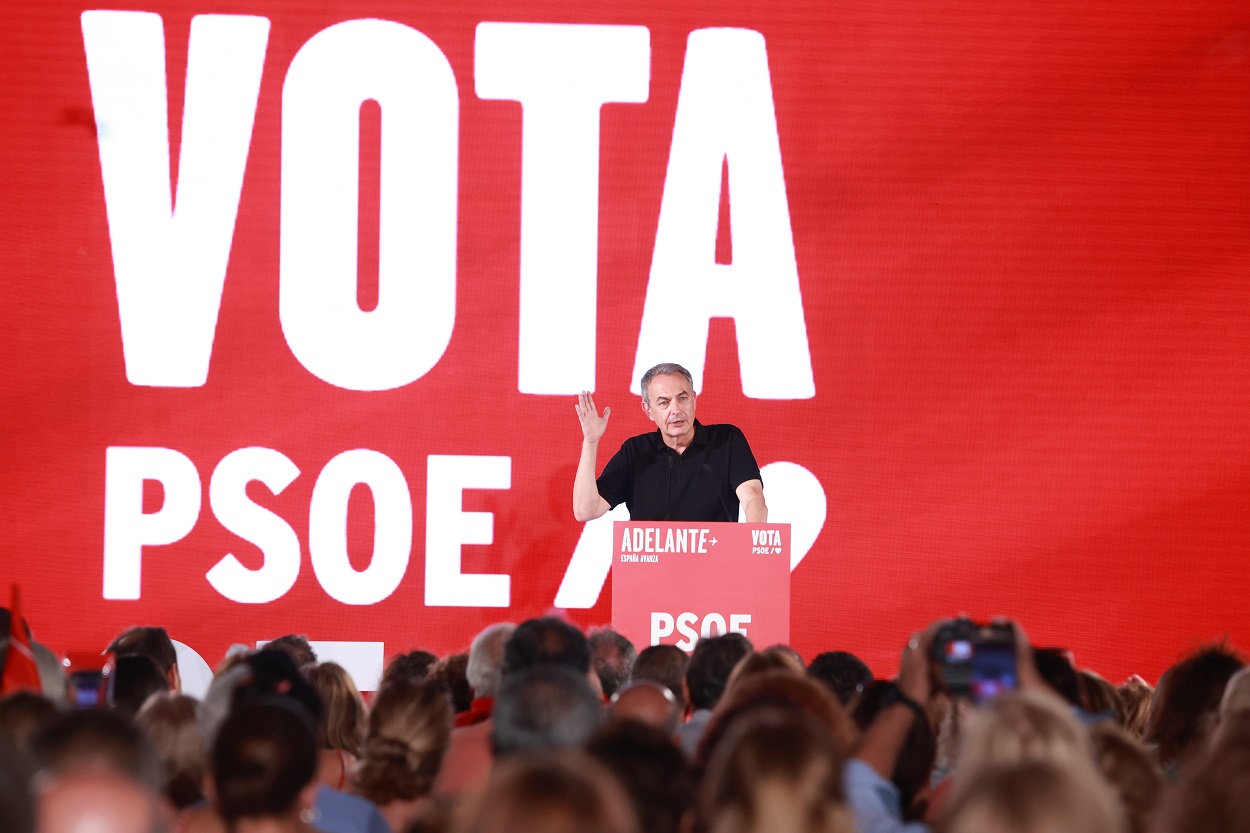 José Luis Rodríguez Zapatero en el cierre de campaña del PSOE, en La Rinconada (Sevilla). EP / Rocío Ruz.