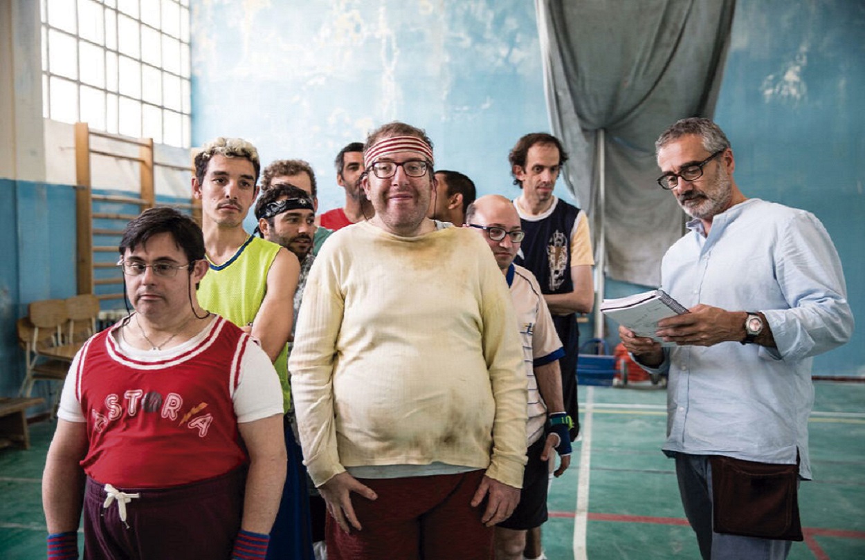 Javier Fesser con el elenco de 'Campeones'. Imagen de la página web de los Premios Goya (Artículo de María Gil)