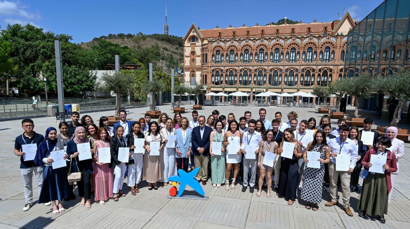 Durante la segunda semana de julio ha tenido lugar en Barcelona el primer encuentro de becarios de grado, al que han asistido los de la primera edición