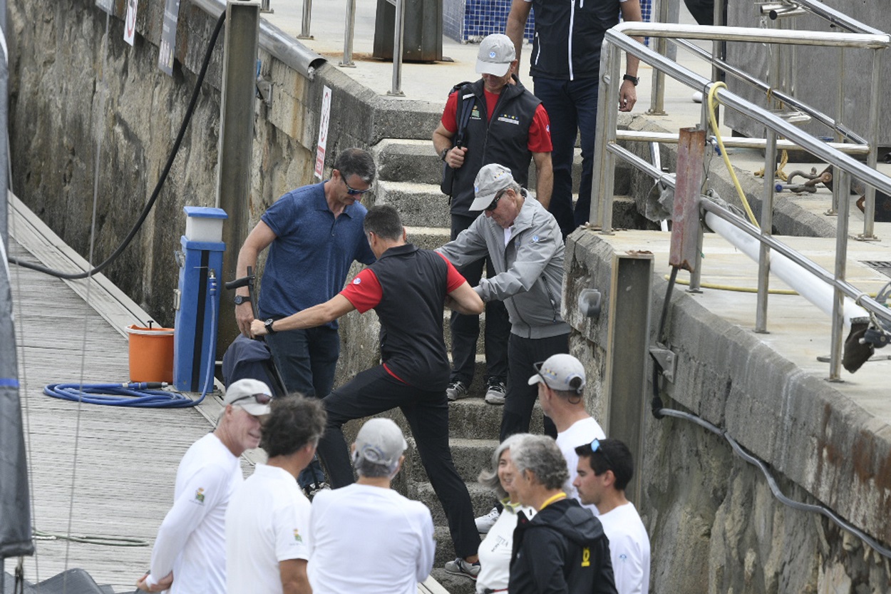 El Rey Juan Carlos a su llegada al puerto deportivo. José Oliva / EP