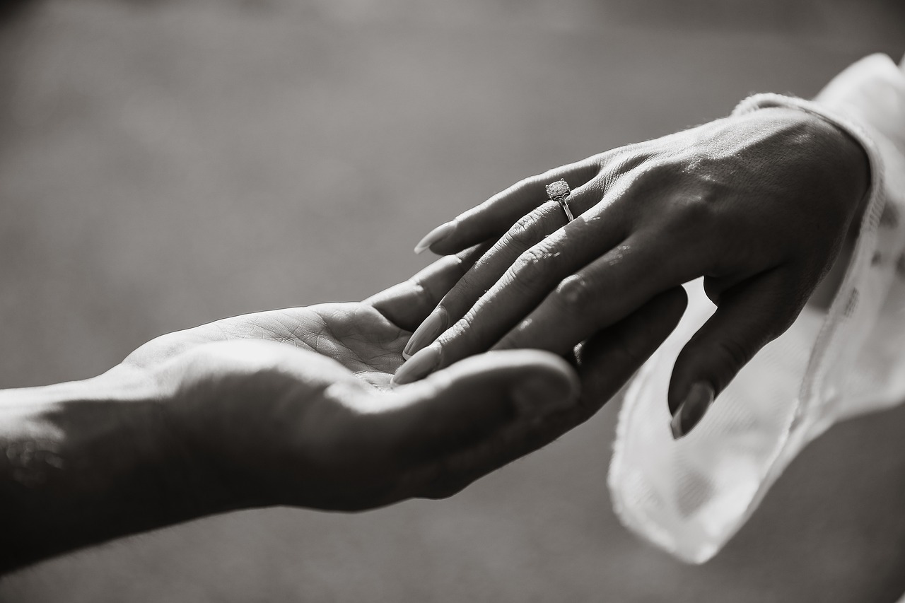 Imagen de archivo de una pareja comprometida al matrimonio. Pixabay