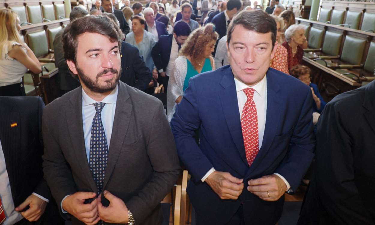 Juan García Gallardo (Vox) y Alfonso Fernández Mañueco (PP), vicepresidente y presidente de Castilla y León. EP