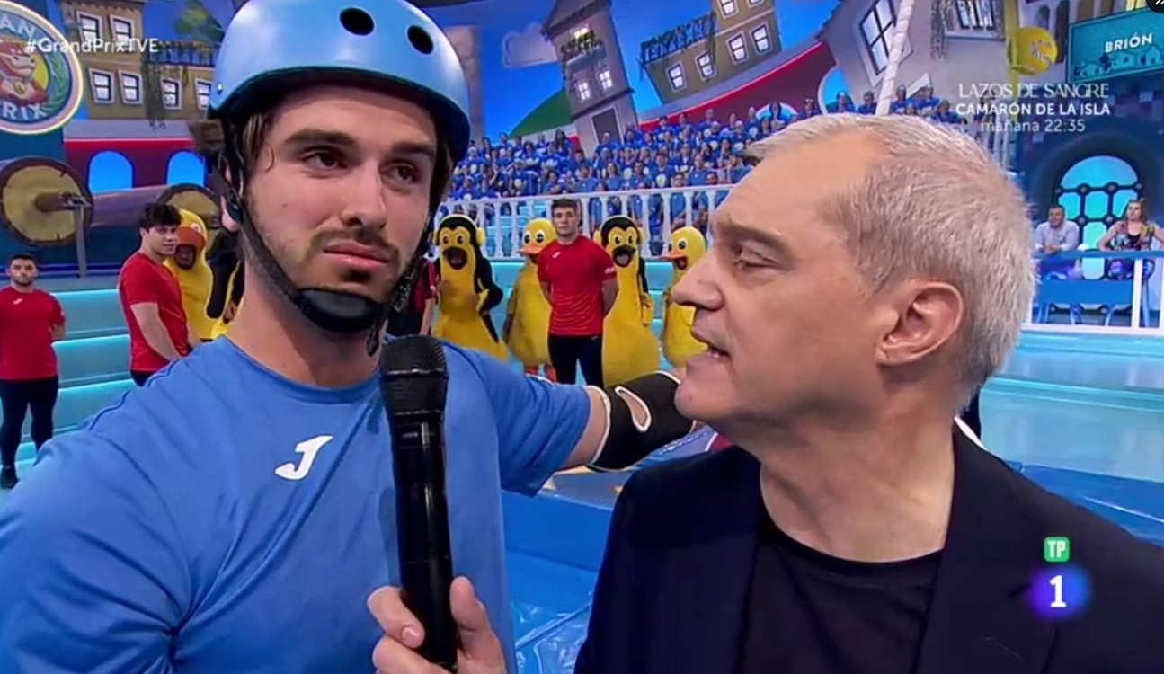 Ramón García y el capitán de Brión en el 'Grand Prix'. TVE