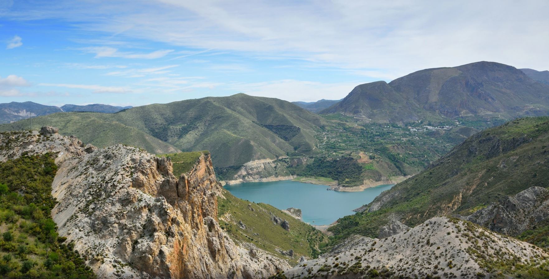 El pueblo cuenta con un abanico de parajes naturales. Expedia 