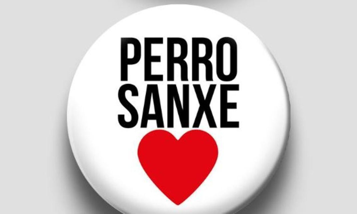 Chapa con el nombre Perro Sanxe y que el PSOE ha puesto a la venta en su web