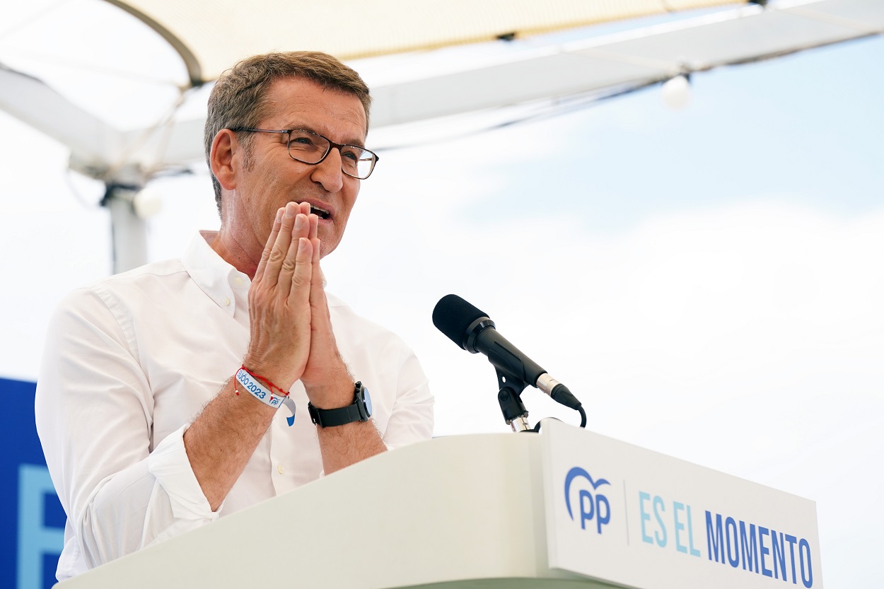 El presidente del PP, Alberto Núñez Feijóo, en el cierre de campaña del PP. EP