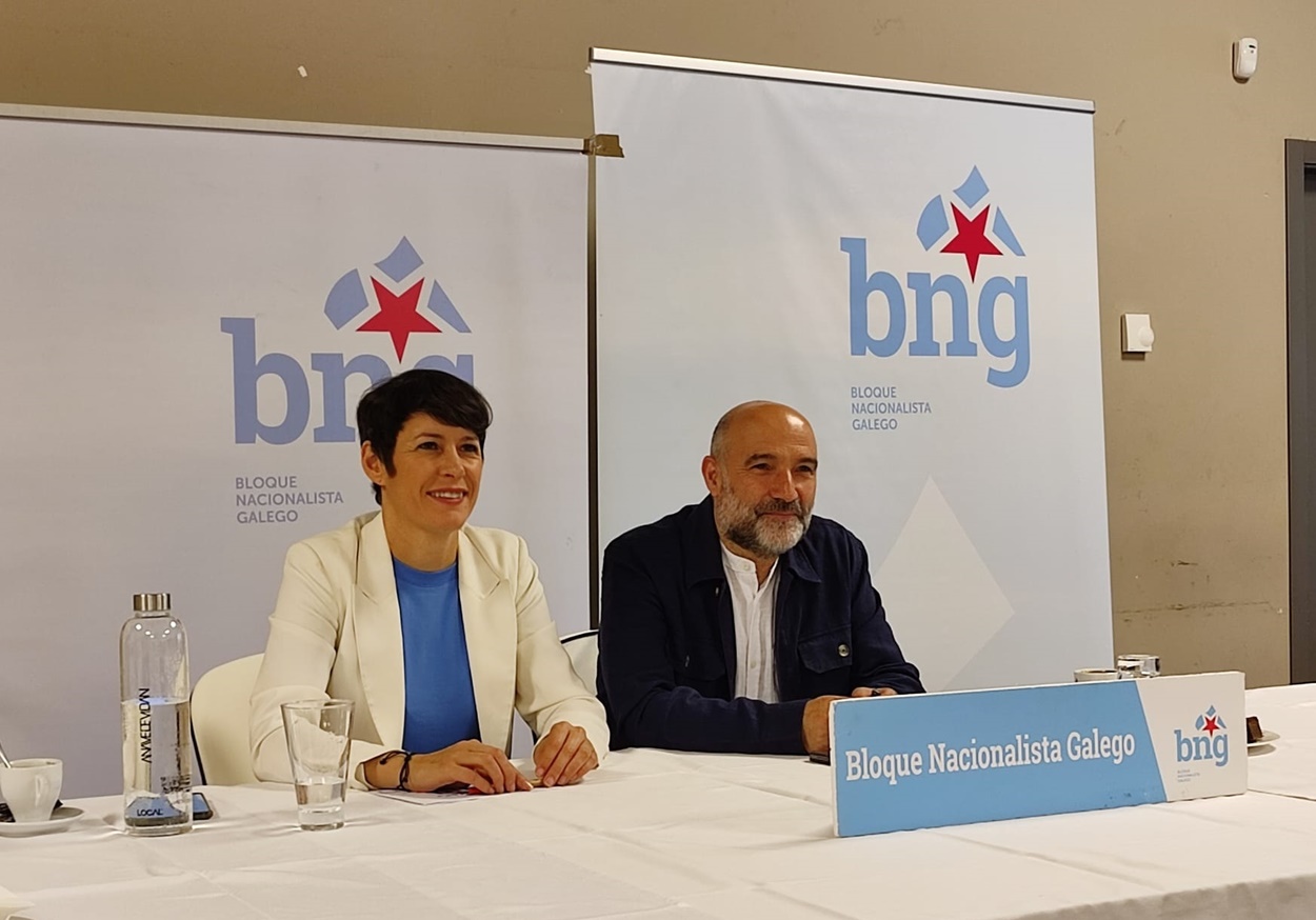 Ana Pontón y Nestor Rego (BNG) en una rueda de prensa en junio. EP