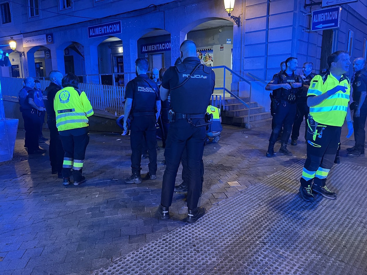 La Policía Nacional y el Samur PC actúan en la reyerta de Marqués de Vadillo. Emergencias Madrid.