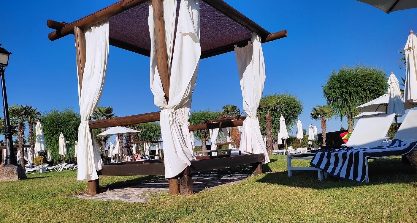 Hamacas en un hotel. EP