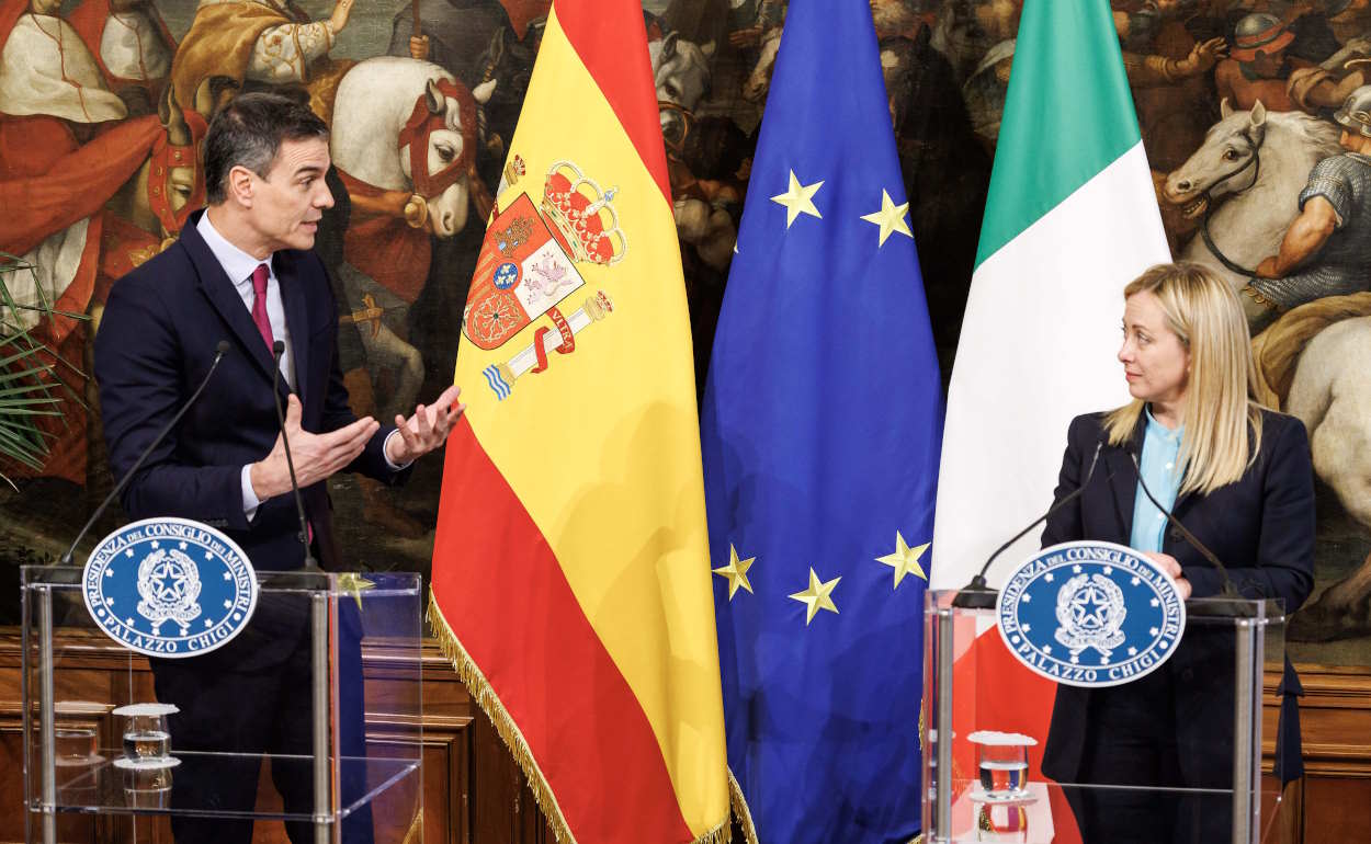 El presidente del Gobierno español, Pedro Sánchez, y la presidenta italiana, Giorgia Meloni, en un imagen de archivo. EP