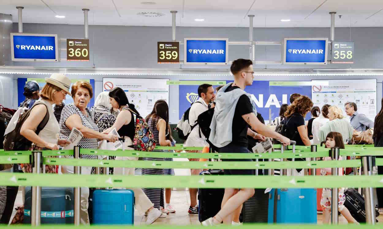 Mostrador de facturación de Ryanair en el aeropuerto de Madrid Barajas. EP
