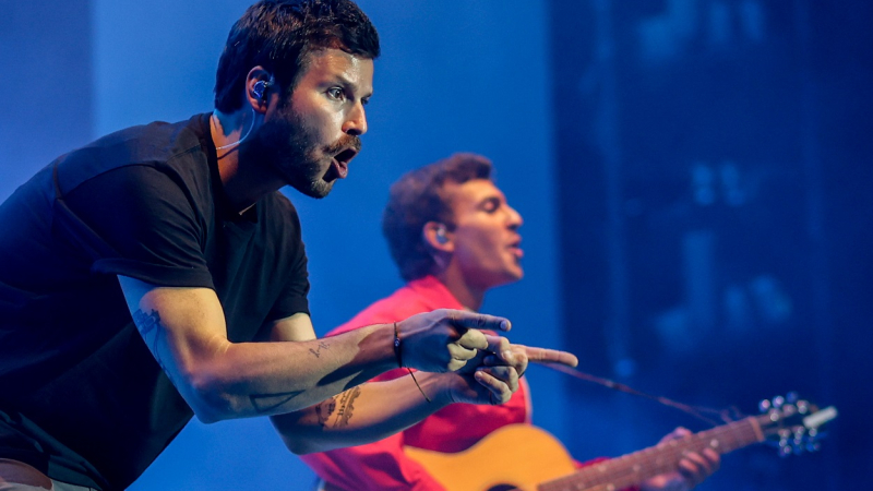 El grupo musical Taburete durante una actuación en el Wizink Center, a 21 de abril de 2023, en Madrid (España). Ricardo Rubio / EP.