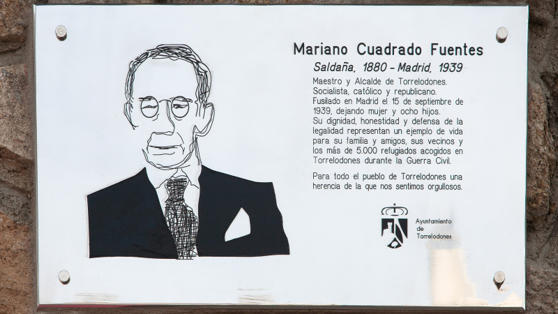Placa en recuerdo de Mariano Cuadrado. Imagen cedida. 