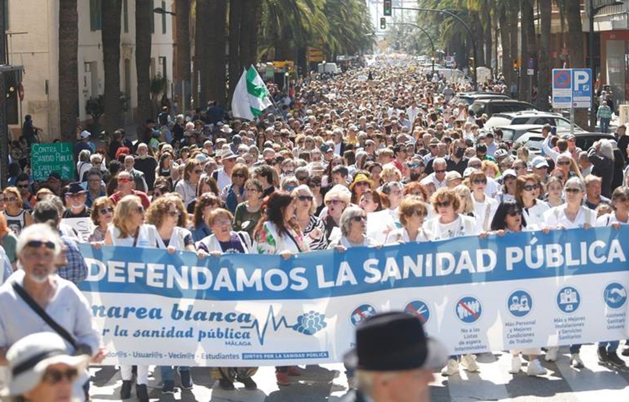 Ya son varias las marchas que han recorrido las calles andaluzas en defensa de la sanidad pública.