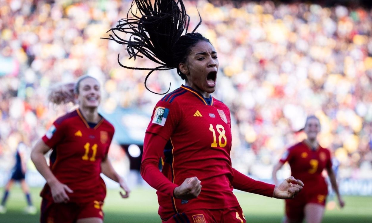 Salma Paralluelo celebrando un gol durante un partido de la Copa Mundial Femenina de la FIFA. Real Federación Española de Fútbol 
