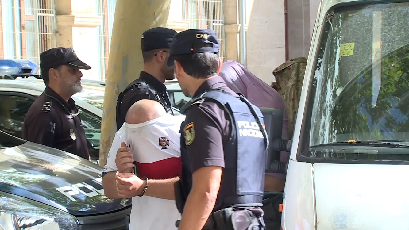 Imagen de la detención a un presunto agresor en Baleares. EP