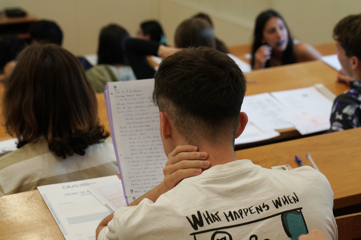 Estudiantes en un aula