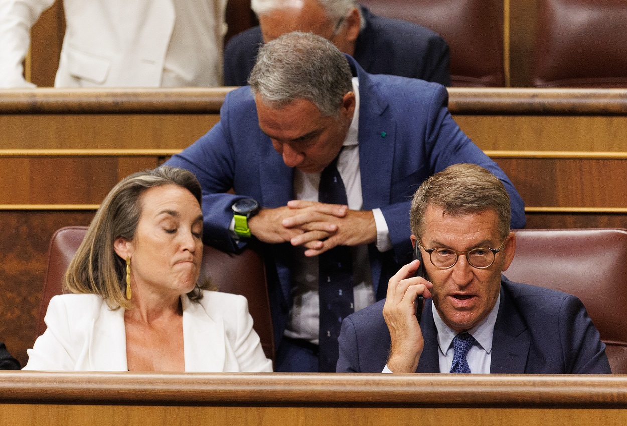 Cuca Gamarra, Elías Bendodo y Alberto Núñez Feijóo. EP