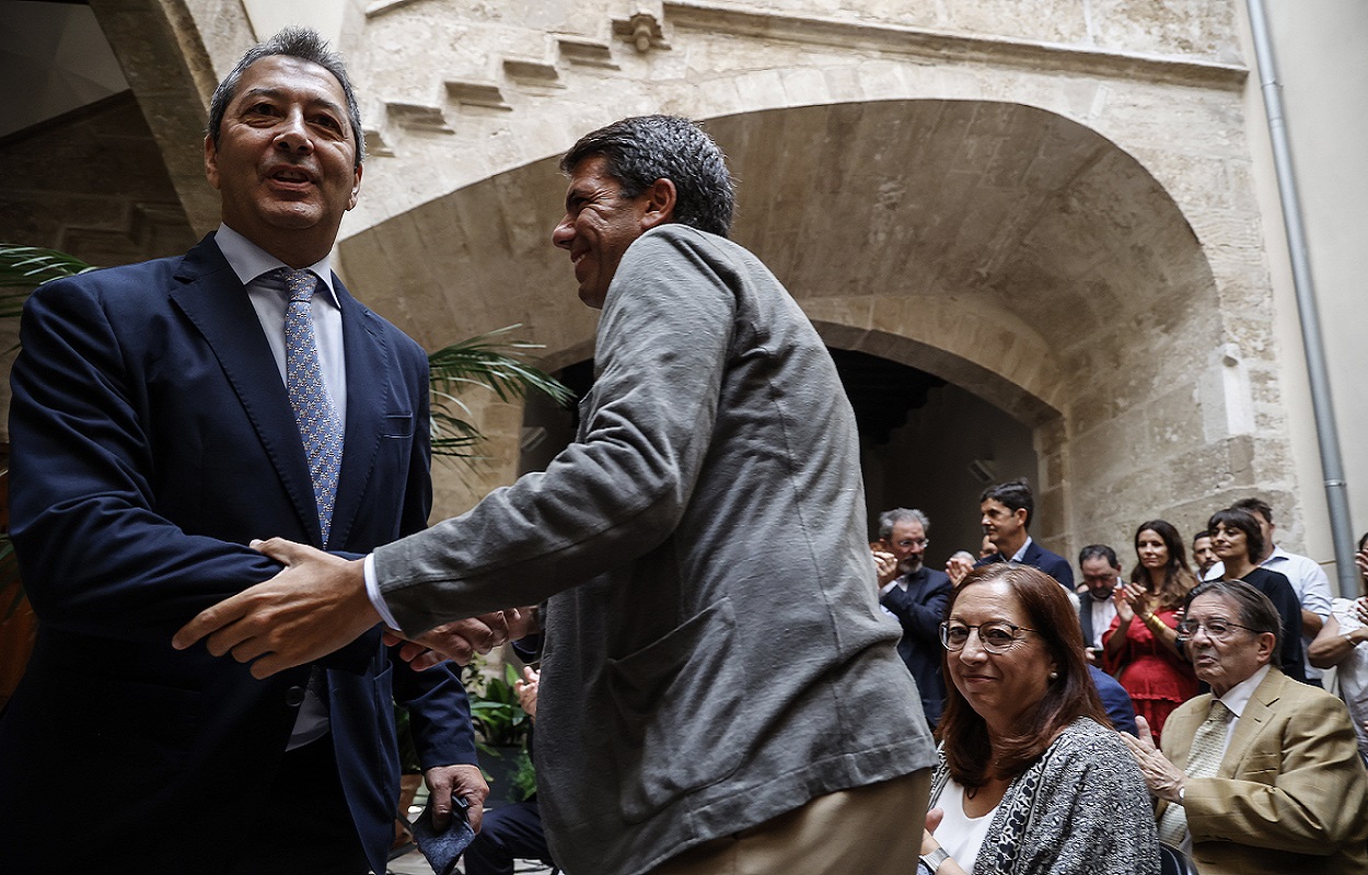 El nuevo vicepresidente primero y conseller de Cultura y Deporte de la Generalitat, Vicente Barrera, y el presidente de la Generalitat valenciana, Carlos Mazón