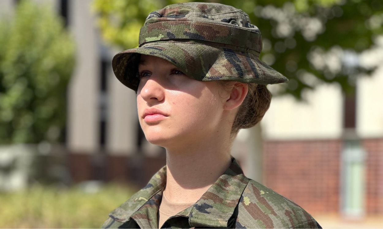 Fotografía de la princesa Leonor en uniforme de la Academia militar. EP