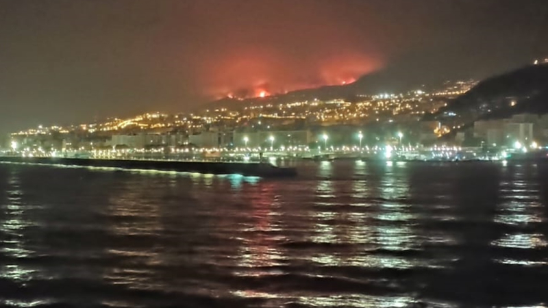 Incendio de Tenerife visto desde el mar