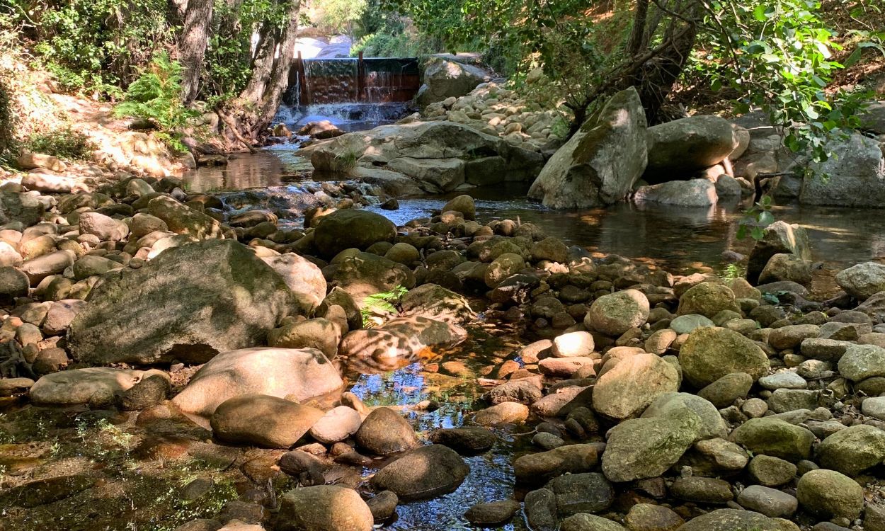 Presa de la piscina natural Las Pilatillas, Garganta La Olla, Cáceres. Irene G. Domínguez