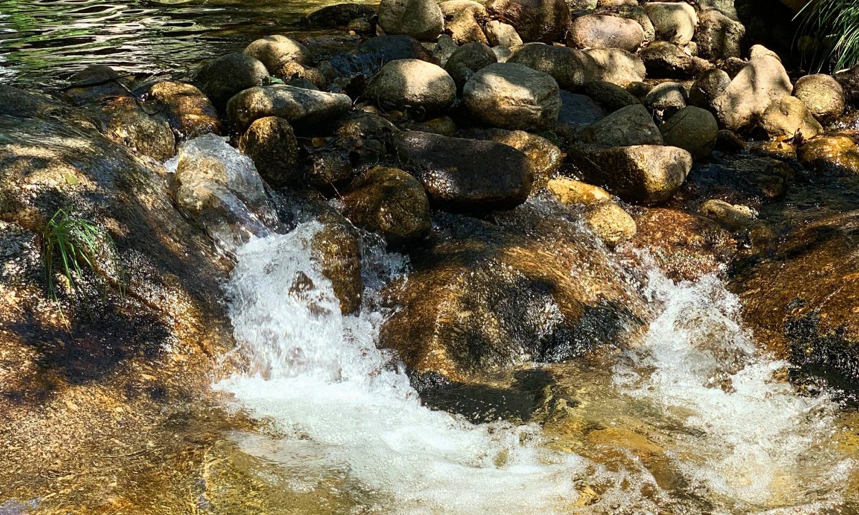 Pequeña cascada en el río Garganta Mayor, Garganta La Olla, Cáceres. Irene G. Domínguez