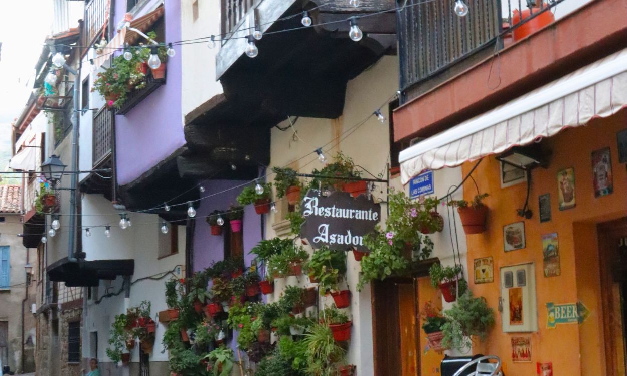 Casas, establecimientos y balcones en Garganta La Olla, Cáceres. Irene G. Domínguez
