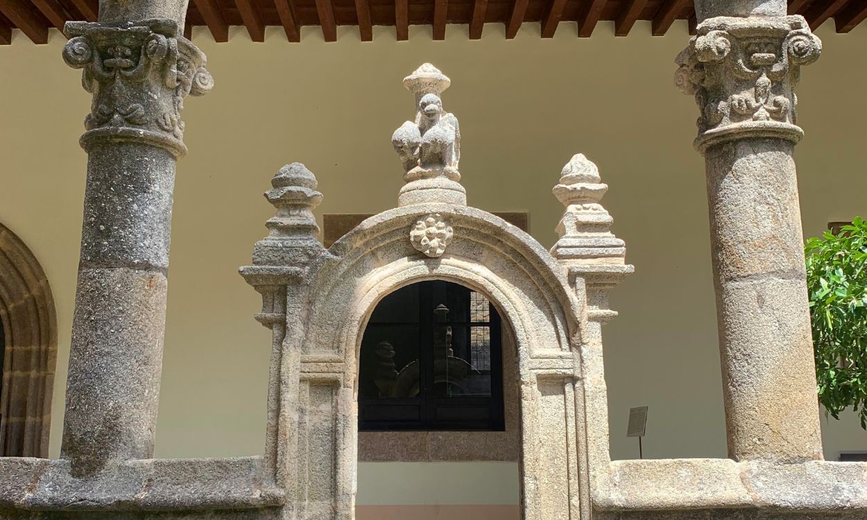 Pórtico de piedra del patio interior del Monasterio de San Jerónimo de Yuste, Cáceres. Irene G. Domínguez