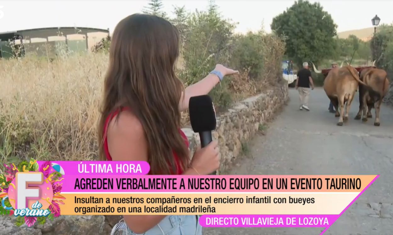 Persiguen y agreden a la reportera Silvia Álamo durante un evento taurino de Villavieja de Lozoya (Madrid). Telecinco