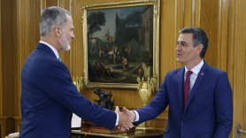 Pedro Sánchez saluda a Felipe VI. EP