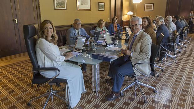 El Consejo de gobierno de la Junta de Andalucía. El Consejo de gobierno de la Junta de Andalucía.