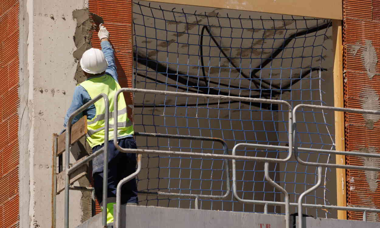 El pluriempleo se dispara por la precariedad laboral y el incremento de los precios. EP.