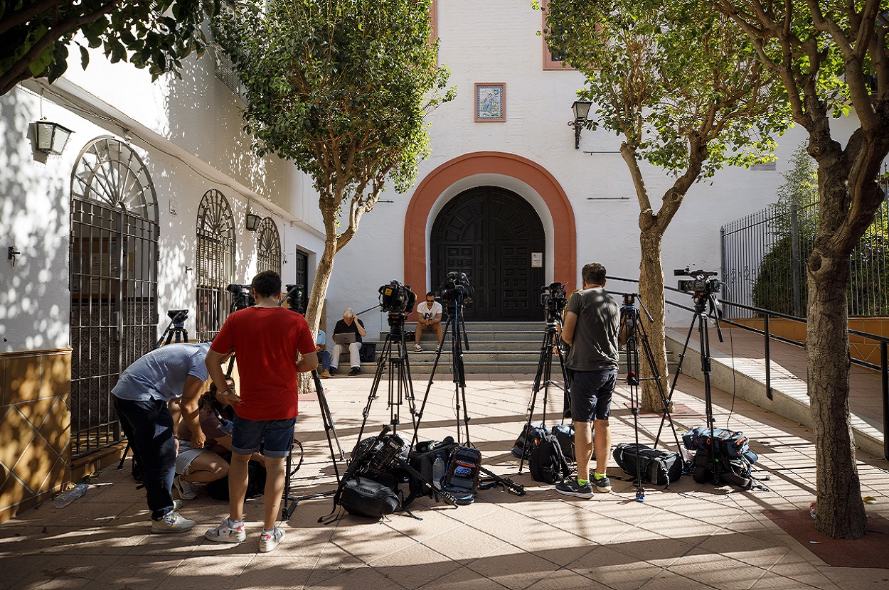 Imágenes de la fachada en la que desde el pasado lunes se encuentra la madre de Luis Rubiales