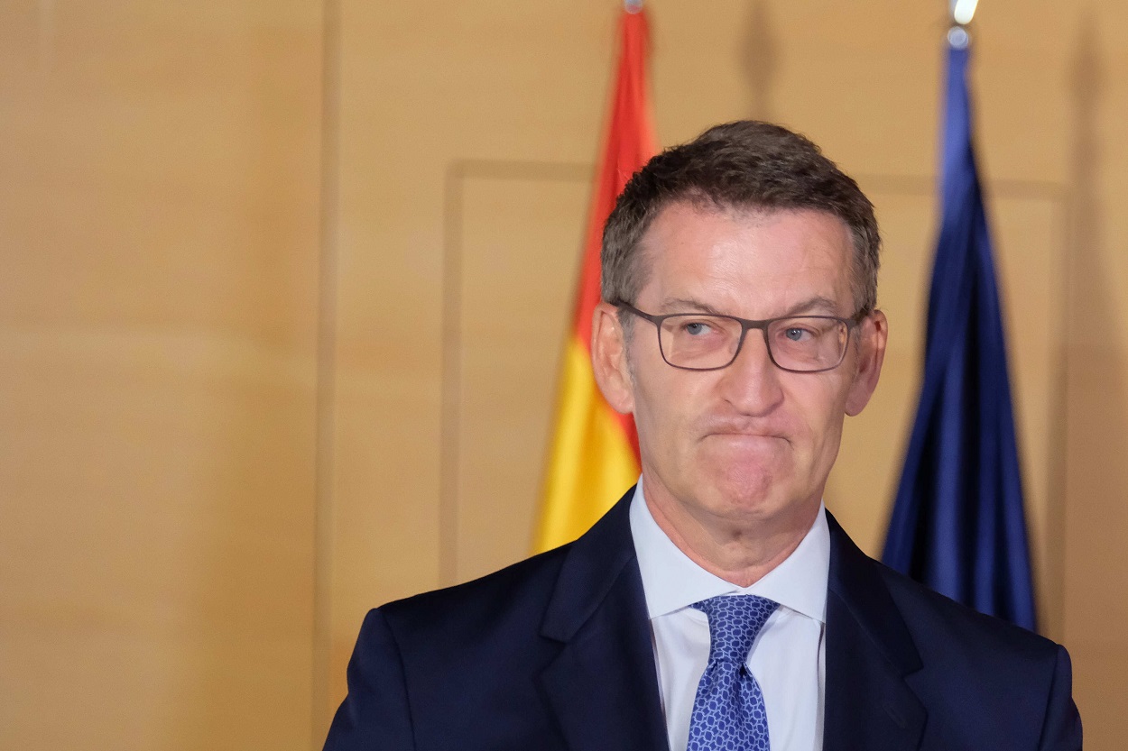 Feijóo, esperando a Pedro Sánchez en el Congreso. EP