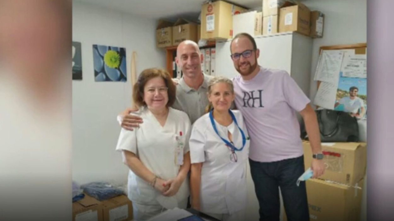 Primera imagen de Luis Rubiales tras la polémica y el ingreso de su madre. Telecinco. Primera imagen de Luis Rubiales tras la polémica y el ingreso de su madre. Telecinco.