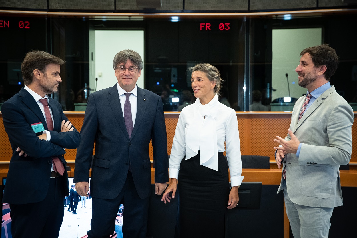 Díaz y Puigdemont materializan la primera reunión en Bruselas. EP