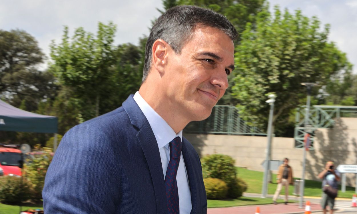 Pedro Sánchez en la capilla ardiente de María Teresa Campos en Tres Cantos (Madrid). EP.