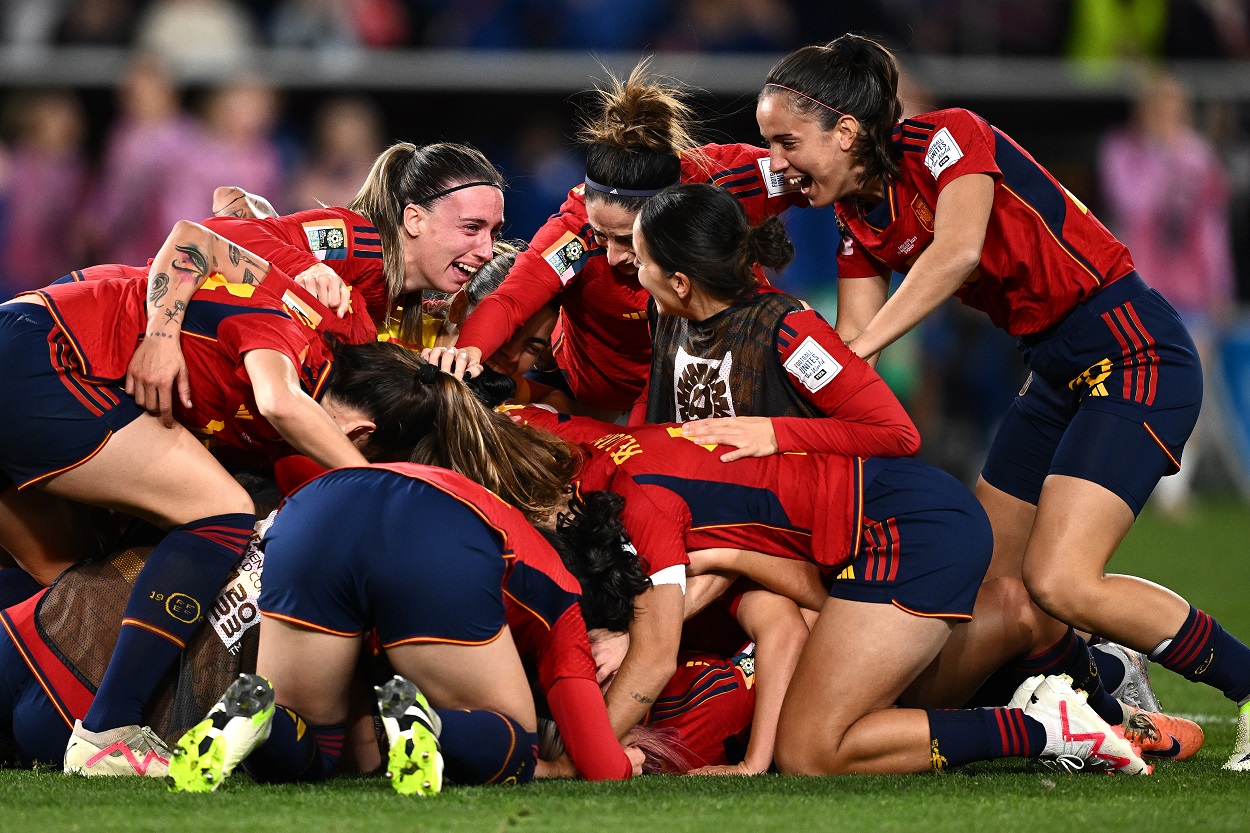 Las jugadoras de España celebran la victoria frente a Inglaterra en el Mundial. EP.