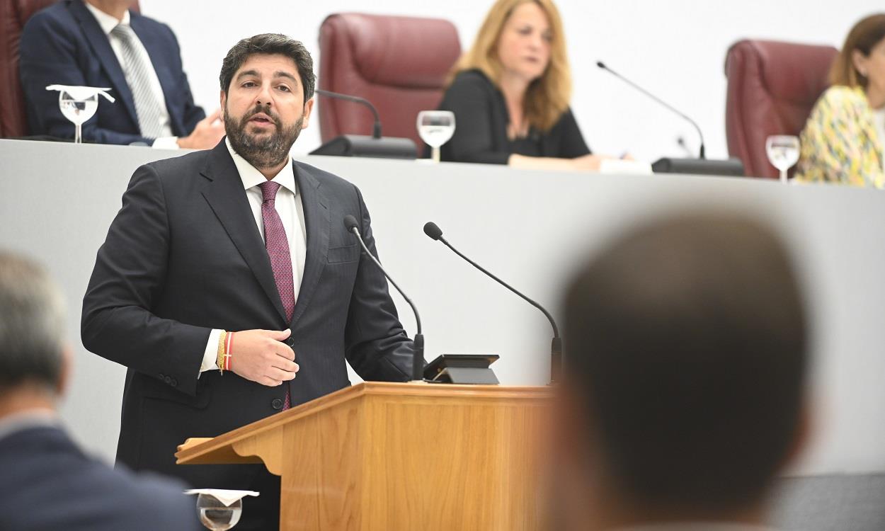 Fernando López Miras, candidato del PP al Gobierno de Murcia, en el debate de investidura. EP