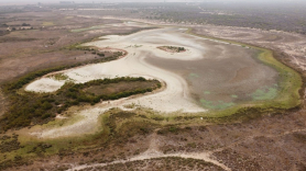Imagen aérea de la laguna de Santa Olalla, en el Parque Nacional de Doñana (Huelva). EP.
