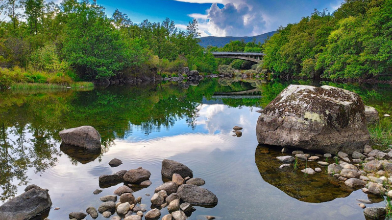 Vistas del espectacular Parque Natural Lago de Sanabria ubicado en la provincia de Zamora. Canva