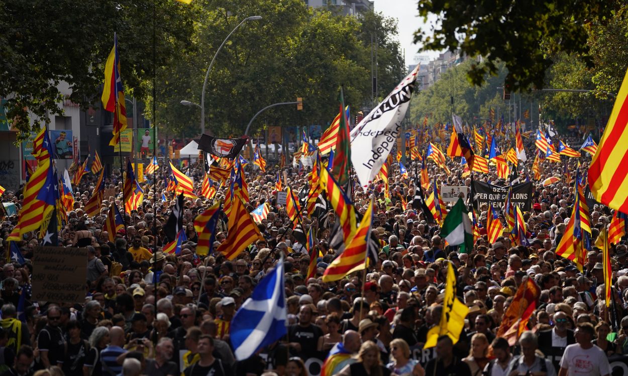 Centenares de personas participan en la manifestación convocada por la ANC con motivo de la Diada, Día de Catalunya, a 11 de septiembre de 2022, en Barcelona, Catalunya (España)