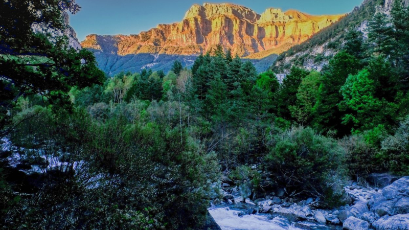 Imagen del Parque Natural de Ordesa y Monte Perdido que se ubica en los Pirineos. Canva